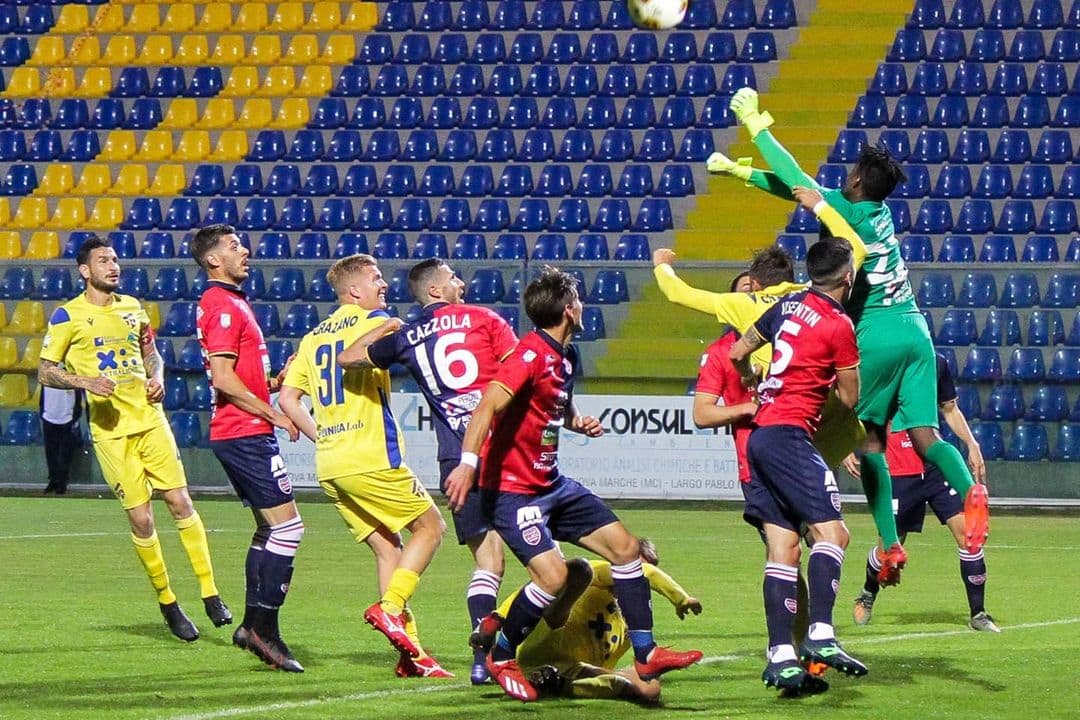 Uscita di Sibi, portiere della Virtus